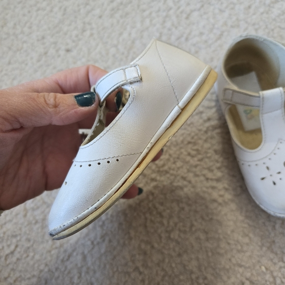 🌈 Leather First Walkers White Baby Shoes with Heart Cutout Size 5 - Picture 7 of 11